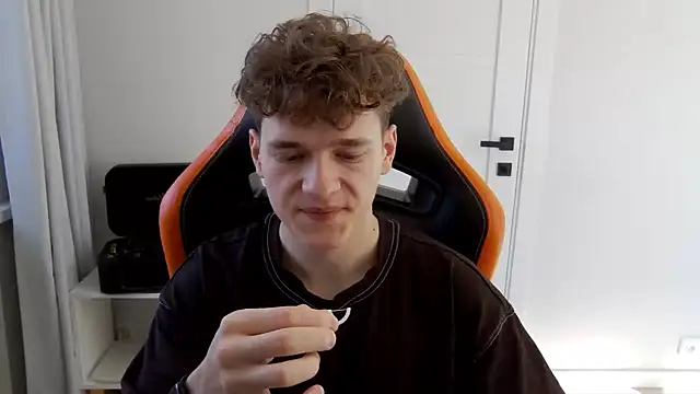 DanyDavis online show from March 24, 8:19 am