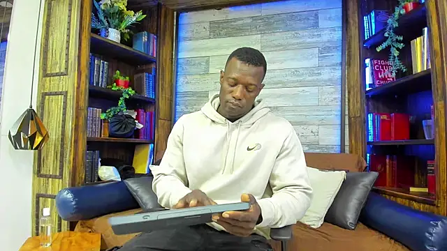 MarcusBlack  online show from July 14, 12:11 pm