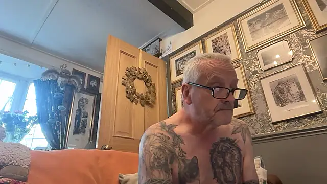 poggles online show from April 6, 6:25 am