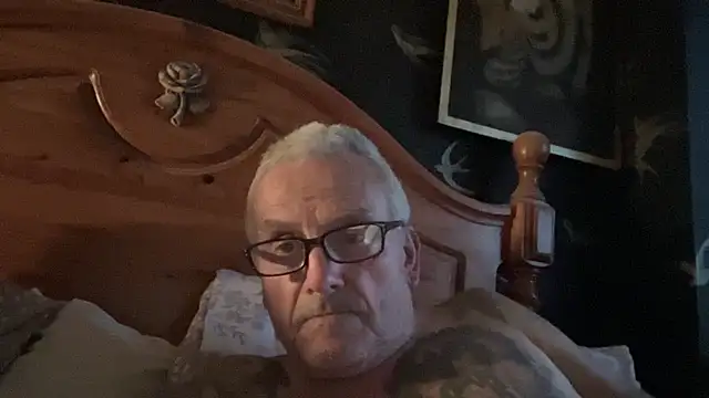 poggles online show from April 25, 7:33 pm