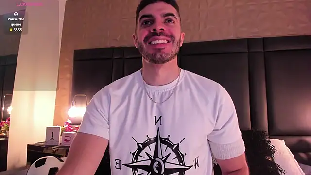 AxelThompson  online show from November 6, 11:57 am