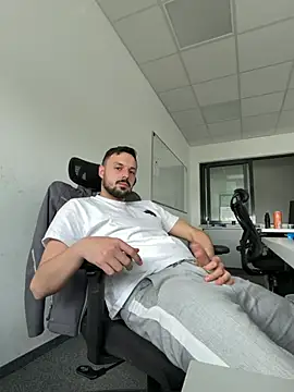 yourdreamboy17 online show from April 10, 2:46 pm