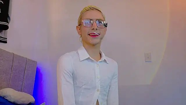 liiamluna  online show from May 27, 2:36 pm