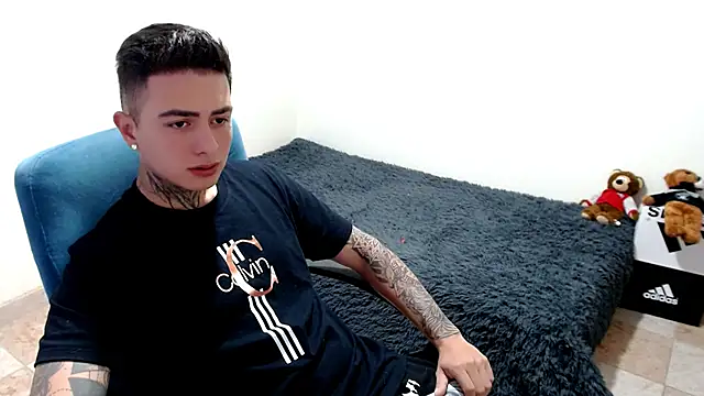 Snapshot of santii_ss chatting on October 20, 1:09 am santii ss online show from October 20, 1:09 am