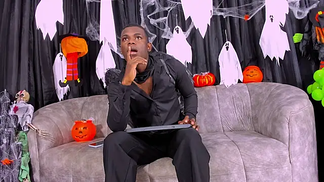 Snapshot of latin_night chatting on October 28, 12:13 am latin night online show from October 28, 12:13 am