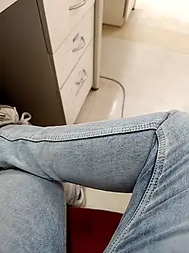 mystry couple online show from November 12, 8:31 am