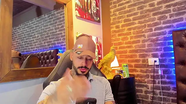 VinzenzRizzo online show from December 5, 4:41 am