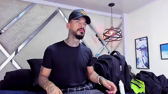 VinzenzRizzo online show from November 10, 5:34 am