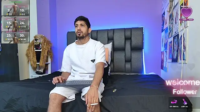 ashtoncooperr online show from November 3, 7:59 pm