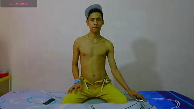 dylan apol0 online show from April 9, 3:04 am