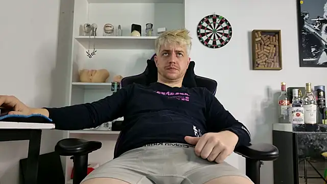 aaron nvk online show from April 10, 5:14 am