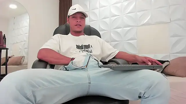 Ricky Owens1 online show from December 4, 10:50 pm