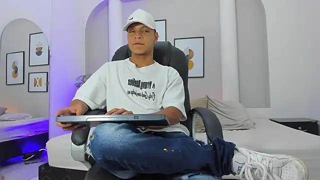 Ricky Owens1 online show from November 10, 8:14 pm