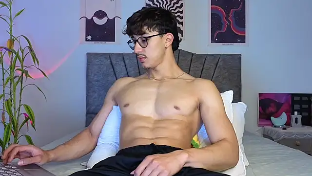 LatinReall online show from December 5, 1:13 am