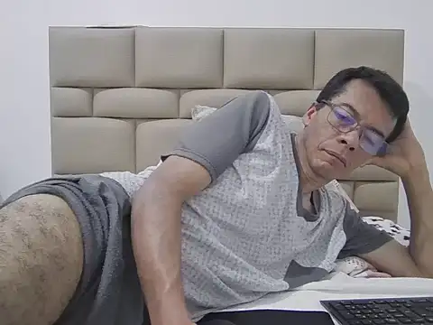 skinnylatino51 online show from February 24, 1:39 am