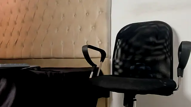 Darkknightx01 online show from September 18, 7:32 am