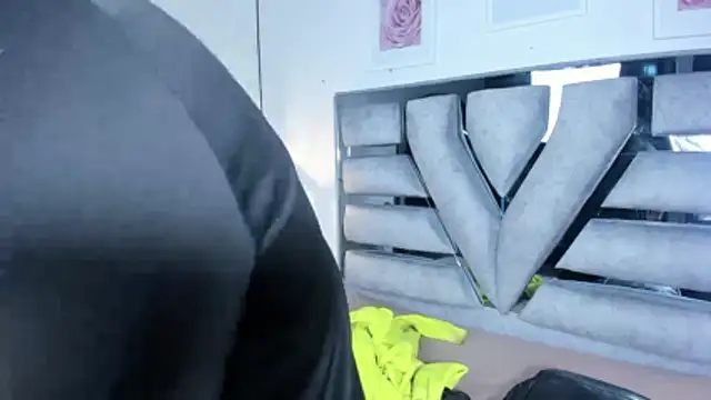 lianfox  online show from April 9, 12:22 pm