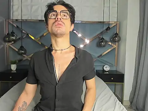 Snapshot of BryCams3 chatting on September 23, 12:32 am BryCams3 online show from September 23, 12:32 am