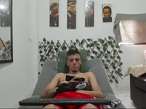 Latins Boss online show from April 5, 9:22 pm