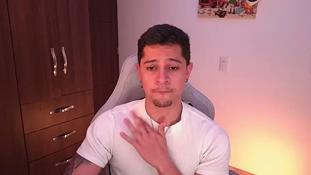 domsantiago  online show from November 6, 4:04 am