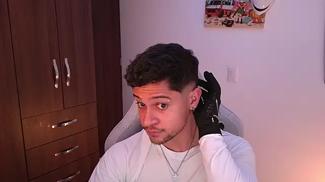 domsantiago  online show from November 29, 3:30 am