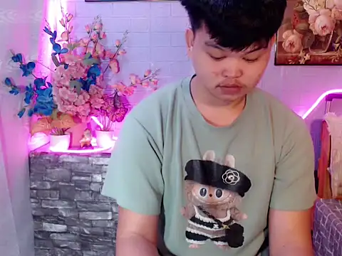 Reynelcock online show from May 31, 6:20 pm