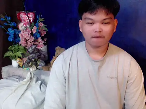 Reynelcock online show from April 12, 5:14 pm