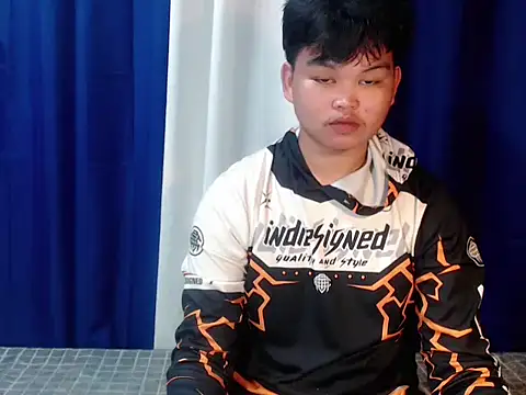 Reynelcock online show from October 4, 4:17 am