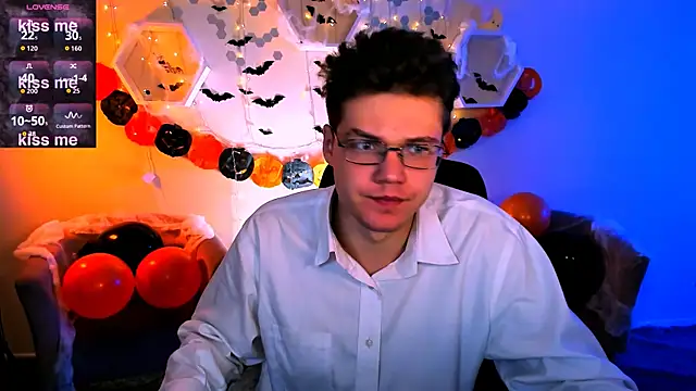 lucas long  online show from October 26, 9:33 am