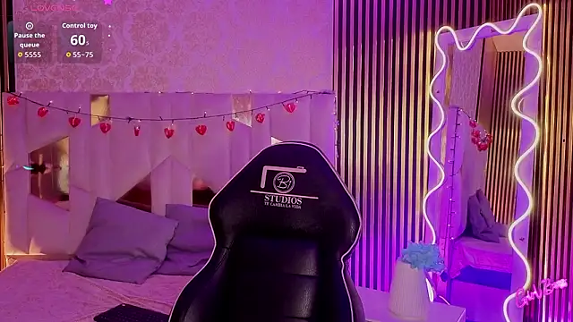 LIHIAN TAY online show from February 6, 3:36 am