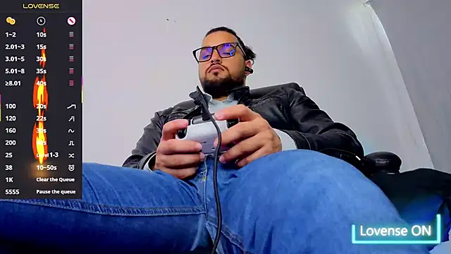 Ernesto-Rodriguez82 online show from November 4, 6:09 pm