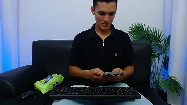 Matiius18 online show from November 12, 2:56 pm