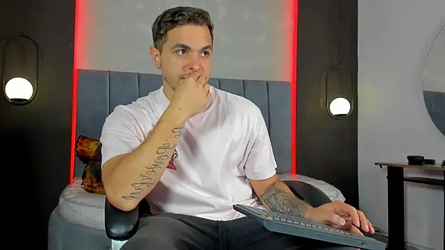 Liam walk  online show from April 20, 6:43 pm