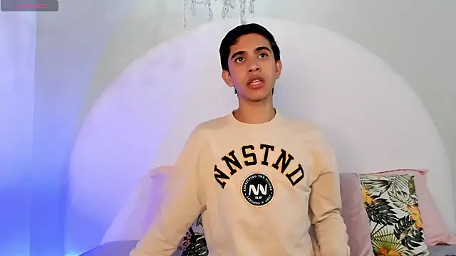 JoshuaSanzz online show from December 18, 2:29 am