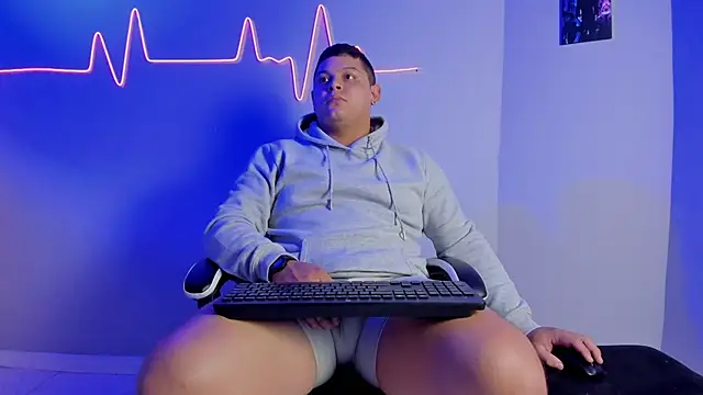 Maximus Steel online show from November 26, 1:03 pm