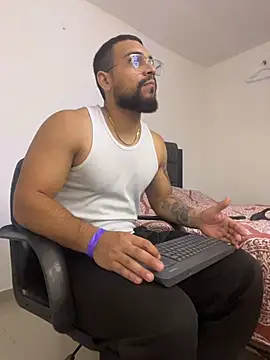 vincentjaxon online show from November 2, 8:40 am