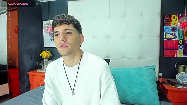 Snapshot of Matteo12_ chatting on October 4, 4:17 am Matteo12 online show from October 4, 4:17 am