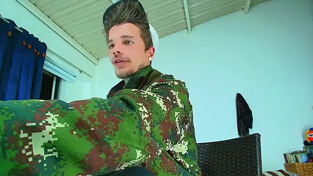 Snapshot of Gold_Loyal77 chatting on September 21, 8:25 am Gold Loyal77 online show from September 21, 8:25 am