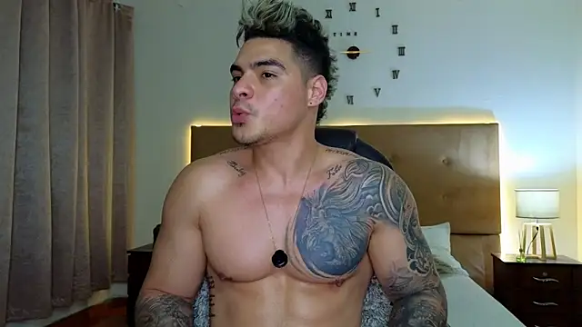 Snapshot of Steven_Velez chatting on October 20, 2:04 am Steven Velez online show from October 20, 2:04 am