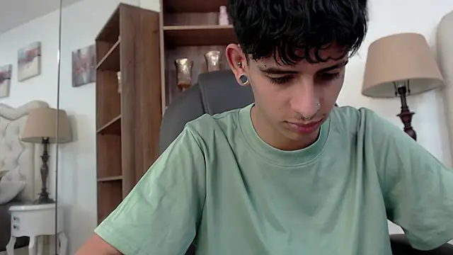 Ibratxandy online show from April 11, 7:17 pm