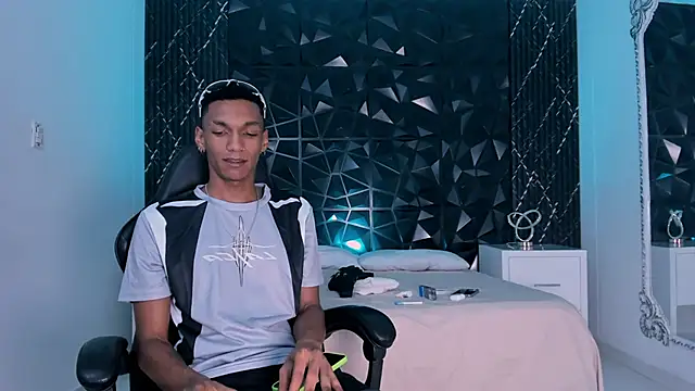 JulienSaint online show from February 17, 12:48 pm