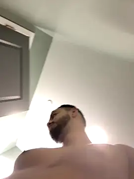 Yinigi online show from October 17, 11:31 pm