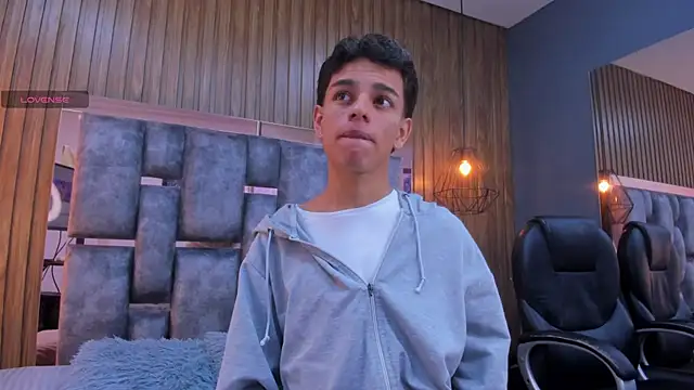 owen  johnson online show from April 15, 11:54 am