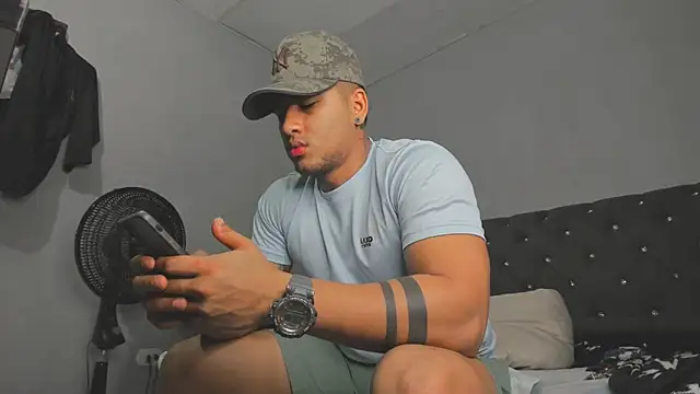 evan hardy online show from October 31, 2:57 am