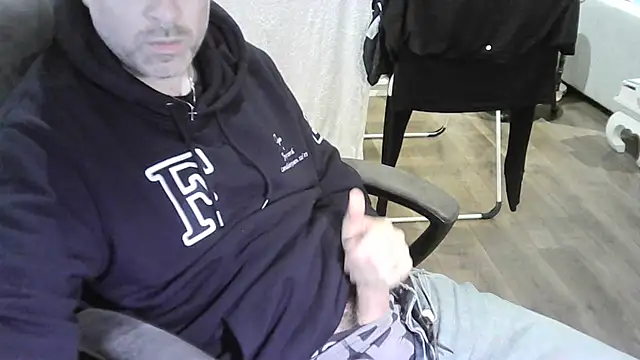 Chrisprngr online show from October 5, 3:16 pm