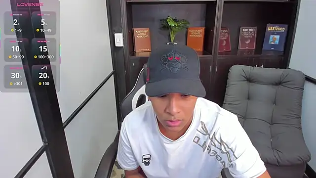 Snapshot of IsaacBlack_ chatting on October 9, 4:28 am IsaacBlack online show from October 9, 4:28 am