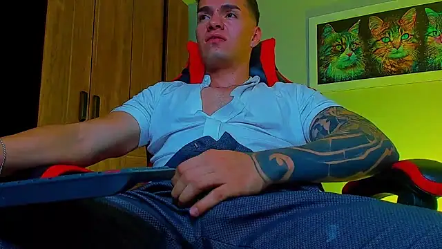 ALPHA DOMINUS  online show from September 26, 4:43 am