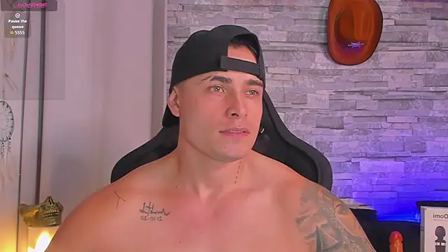 connorsmiith online show from November 18, 12:14 am