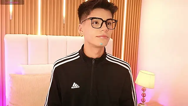 Dulcey  online show from March 25, 5:33 am