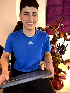 AdrianRinaldi online show from October 30, 7:59 pm